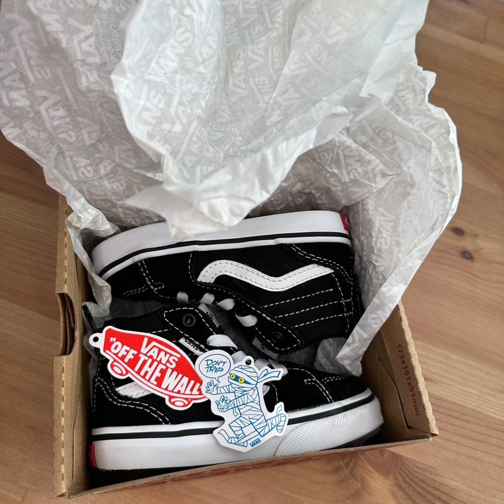 Toddler size 6 Vans